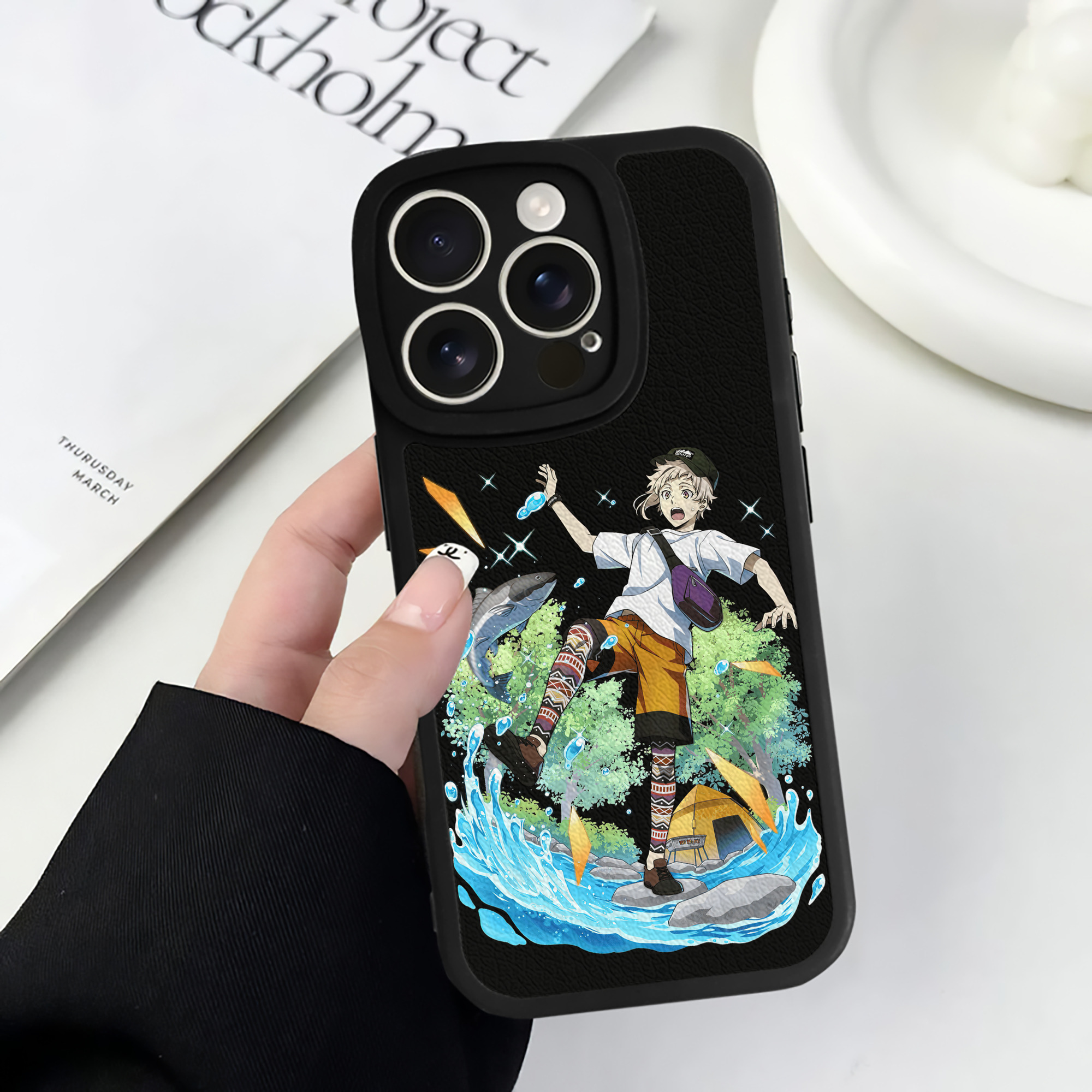 （画像用） 文豪ストレイドッグス Bungo Stray Dogs 【iPhone 16シリーズ対応】シリコンスマホケース（レザー調） 材質：シリコン